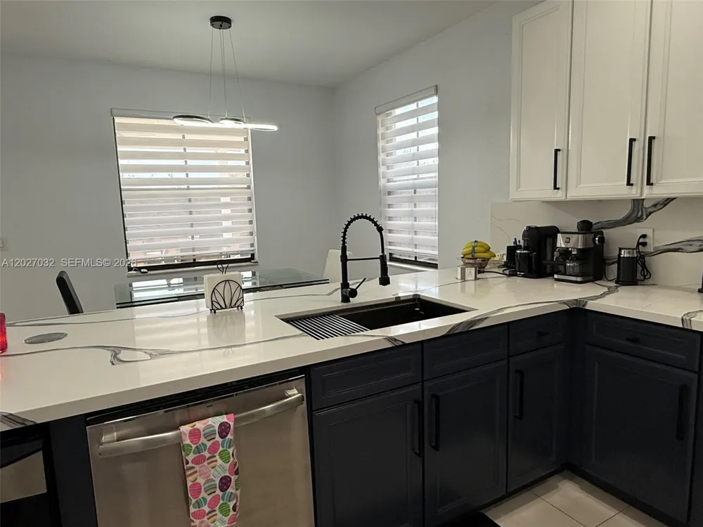 10060 NW 86th Ter Doral, FL 33178