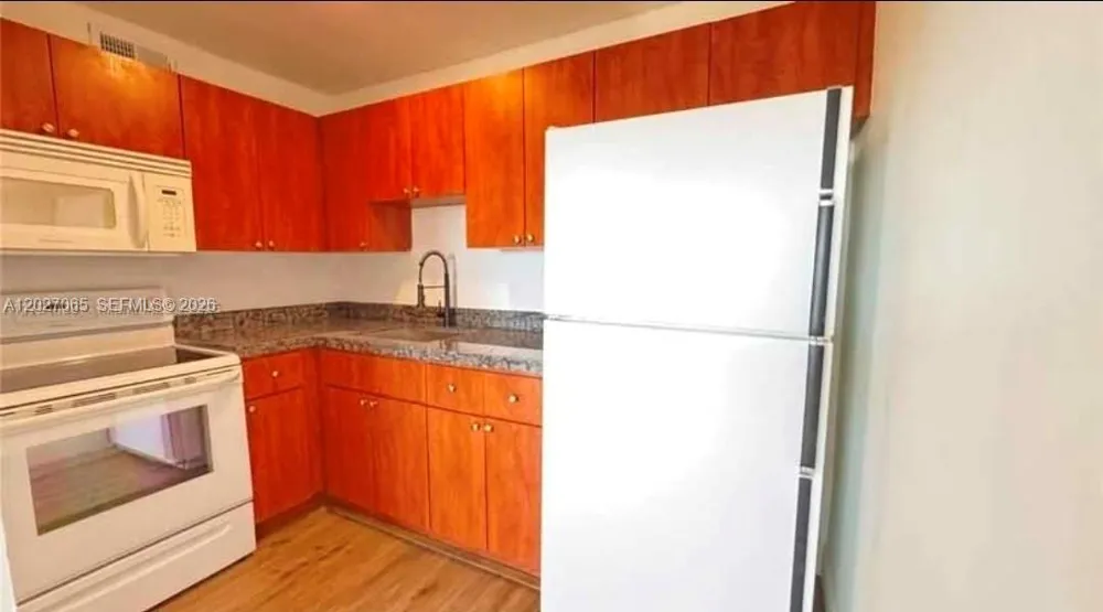 11195 SW 1st St #319 Sweetwater, FL 33174