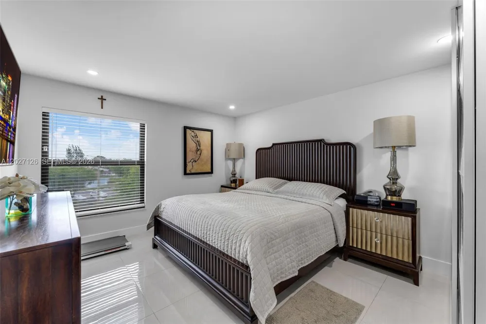 1350 SW 122nd Ave #415 Miami, FL 33184
