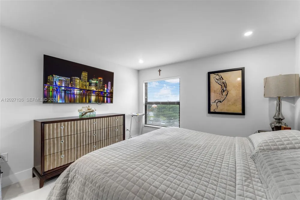 1350 SW 122nd Ave #415 Miami, FL 33184
