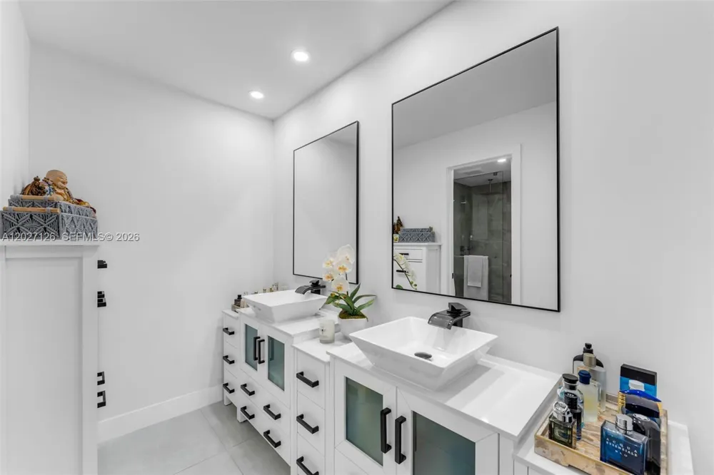 1350 SW 122nd Ave #415 Miami, FL 33184