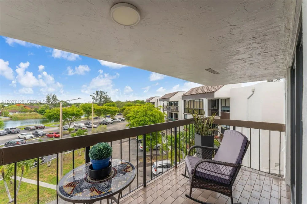 1350 SW 122nd Ave #415 Miami, FL 33184