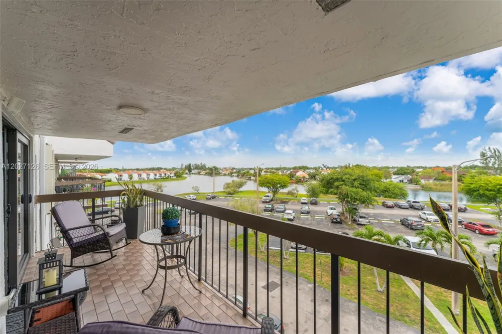 1350 SW 122nd Ave #415 Miami, FL 33184