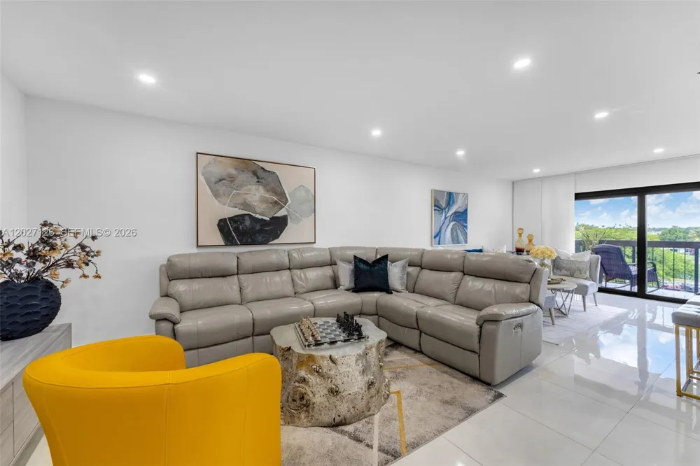 1350 SW 122nd Ave #415 Miami, FL 33184