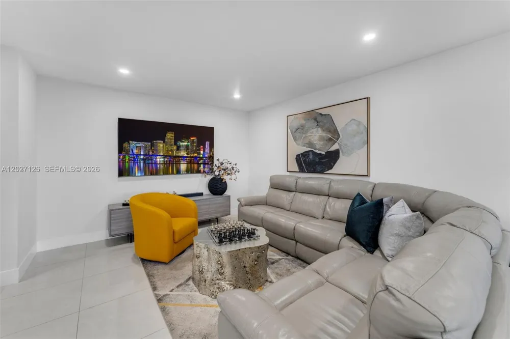 1350 SW 122nd Ave #415 Miami, FL 33184