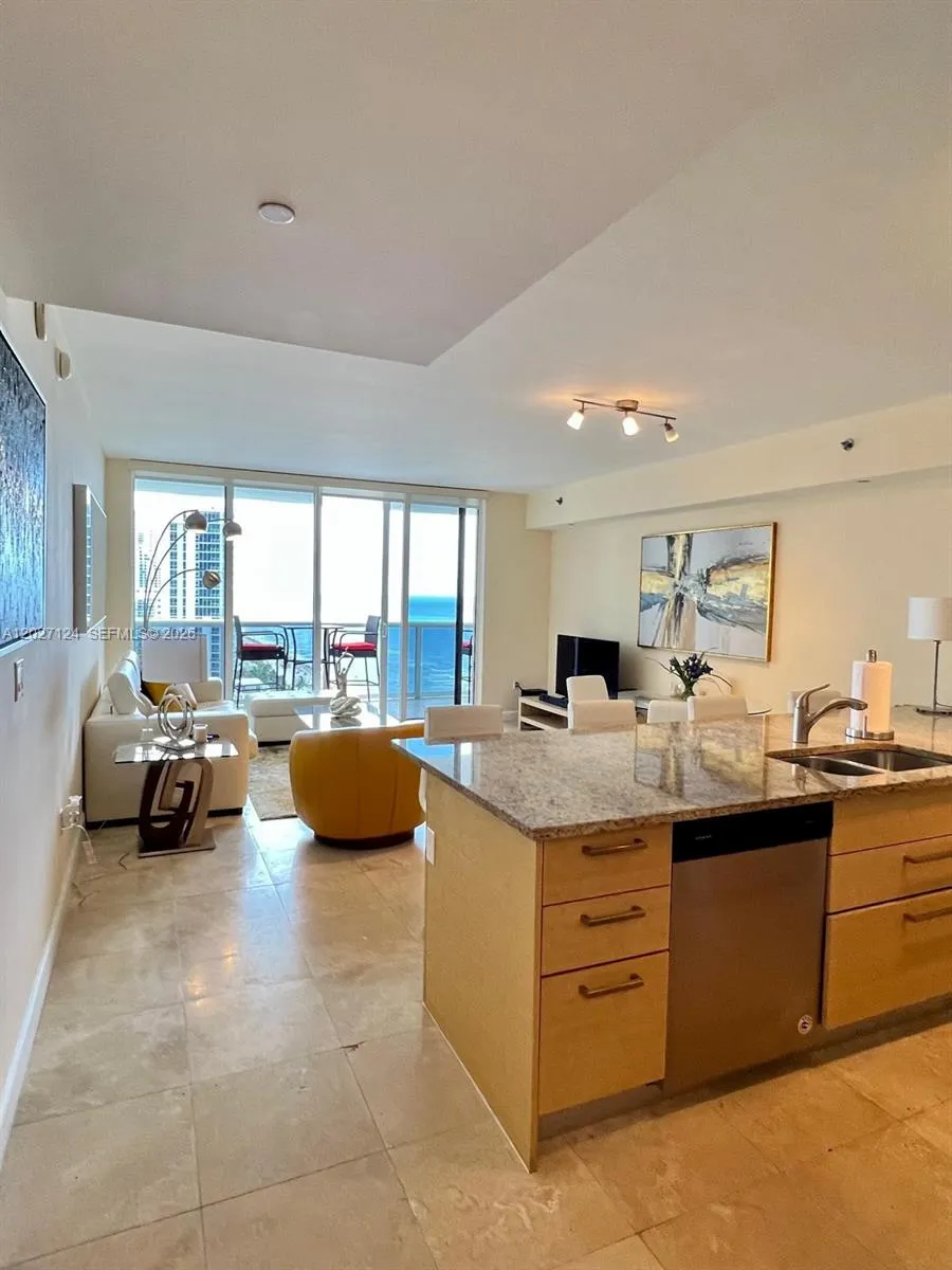 1830 S Ocean Dr #1812 Hallandale Beach, FL 33009