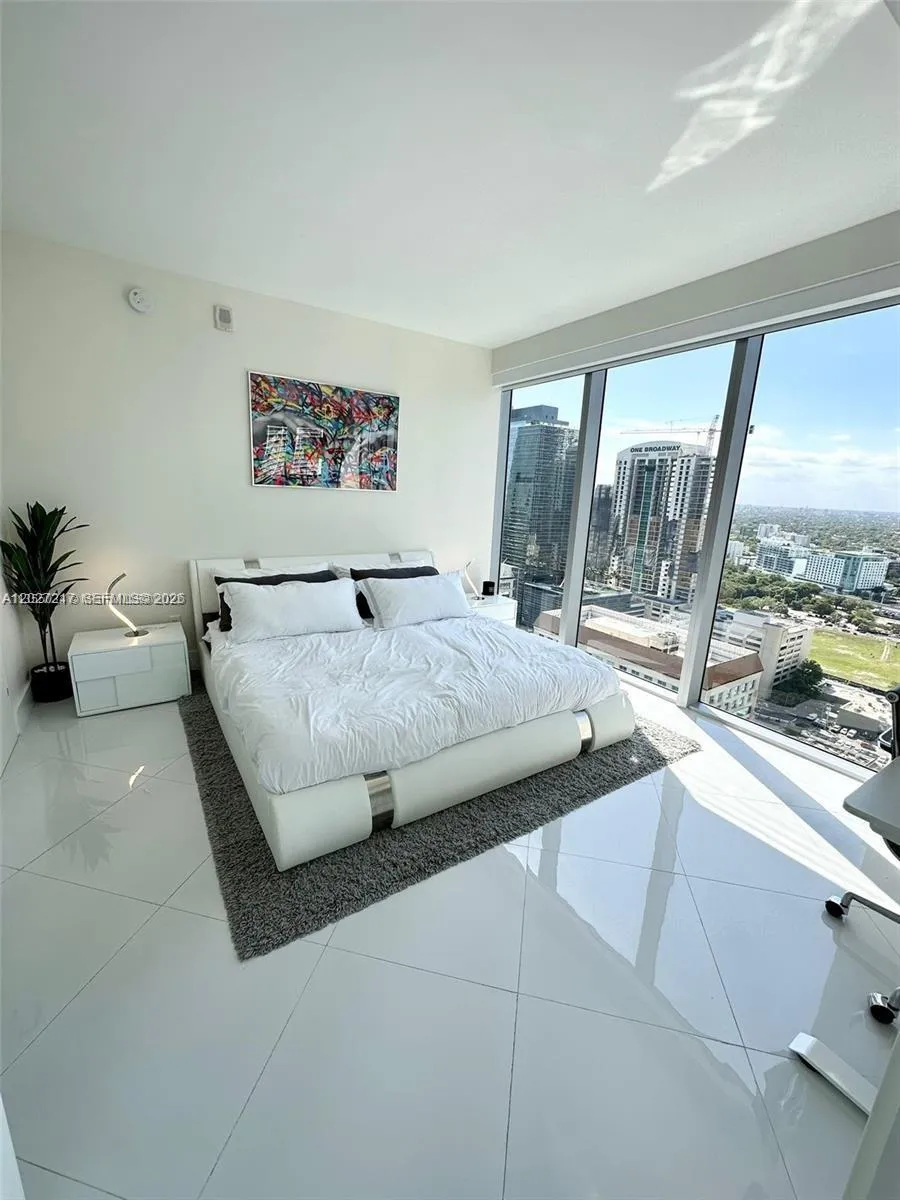 1300 Brickell Bay Dr #3101 Miami, FL 33131