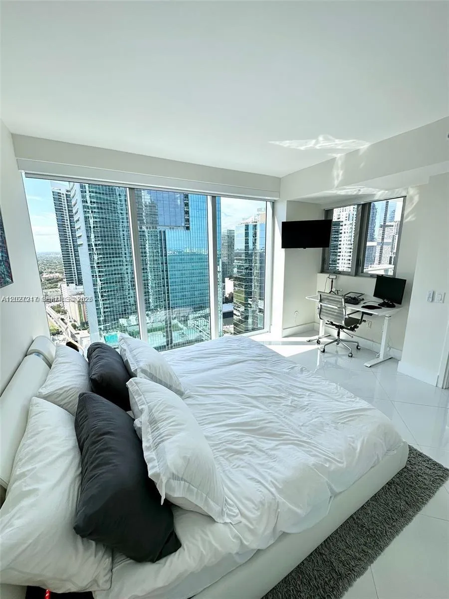 1300 Brickell Bay Dr #3101 Miami, FL 33131