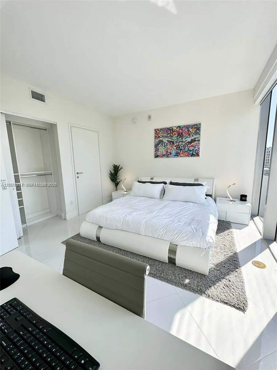 1300 Brickell Bay Dr #3101 Miami, FL 33131