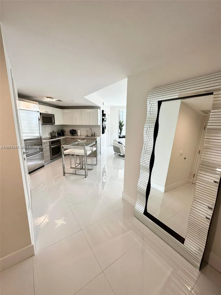 1300 Brickell Bay Dr #3101 Miami, FL 33131