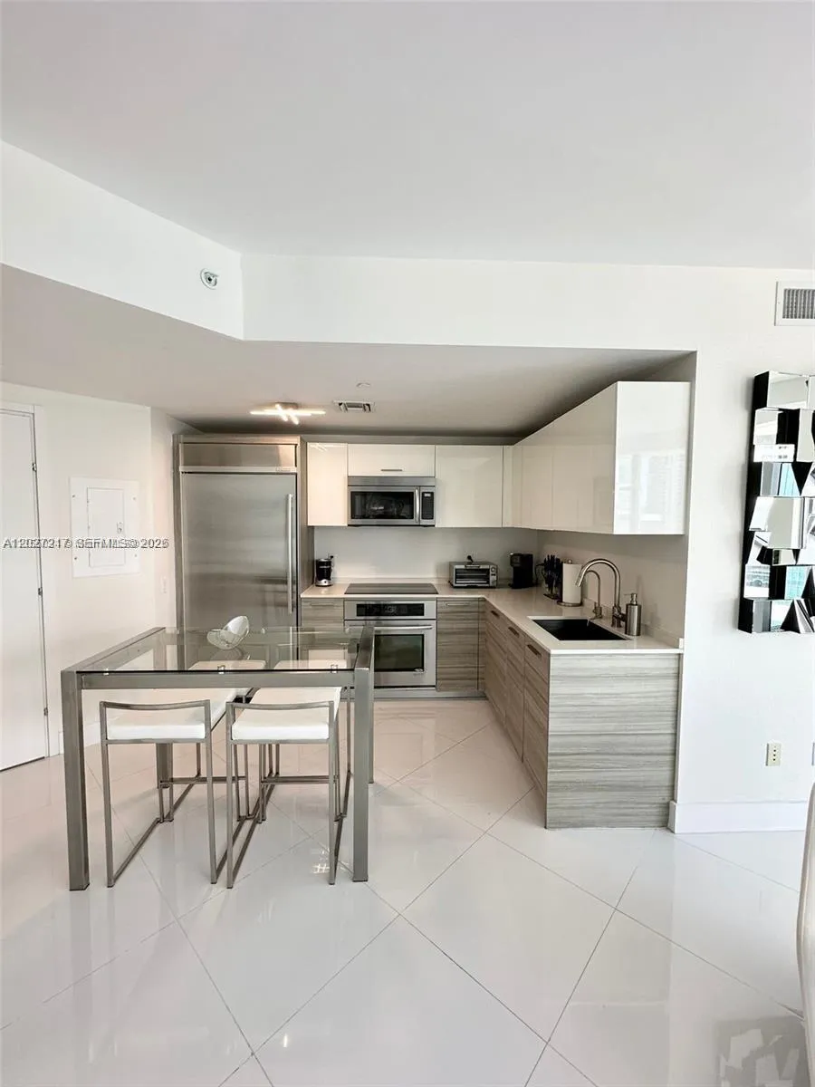 1300 Brickell Bay Dr #3101 Miami, FL 33131