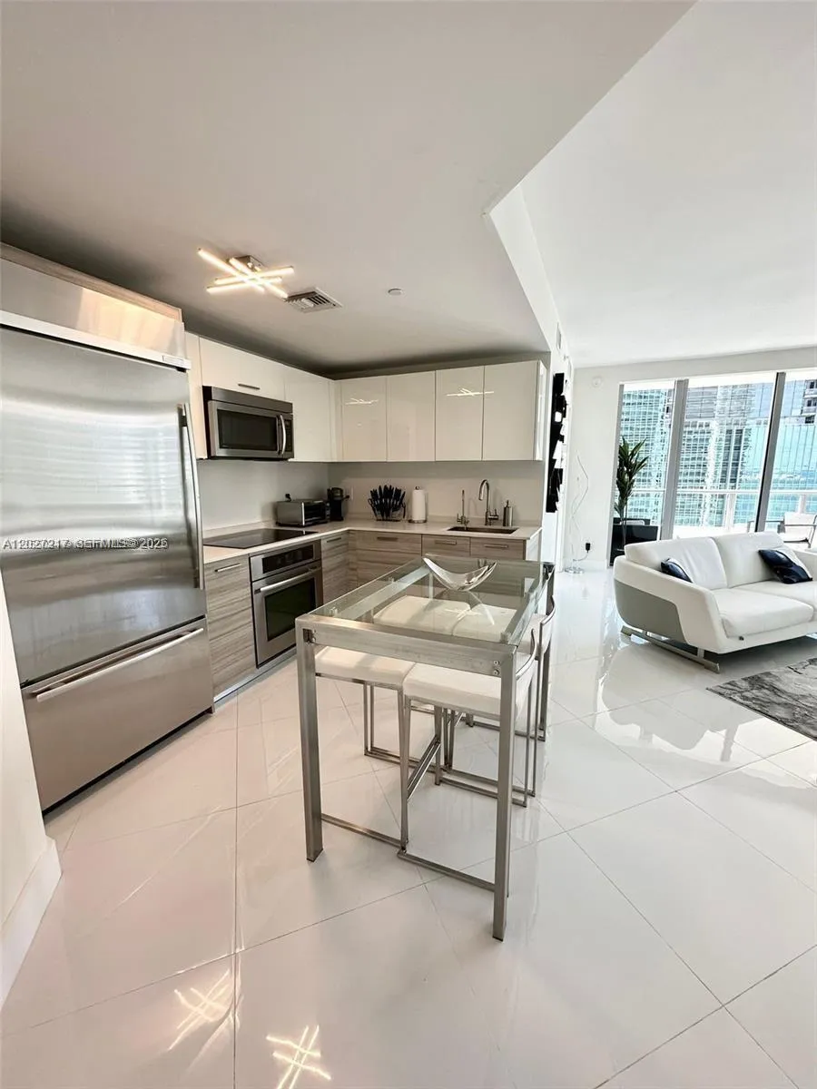 1300 Brickell Bay Dr #3101 Miami, FL 33131