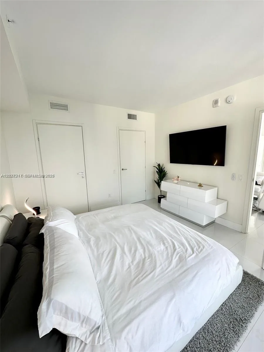 1300 Brickell Bay Dr #3101 Miami, FL 33131