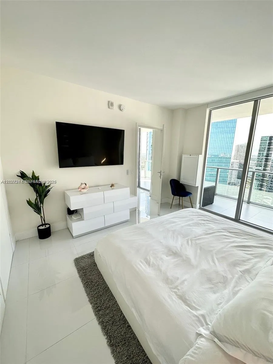1300 Brickell Bay Dr #3101 Miami, FL 33131