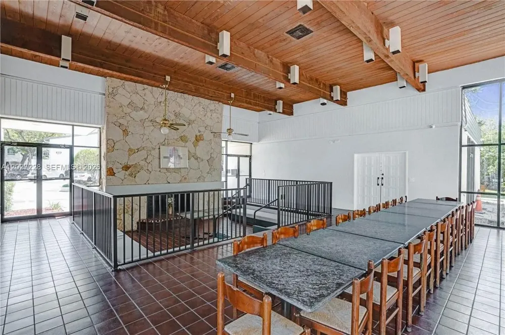 19200 NE 25th Ave #322C Miami, FL 33180
