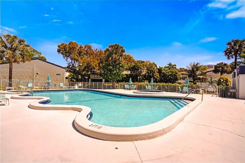 19200 NE 25th Ave #322C Miami, FL 33180