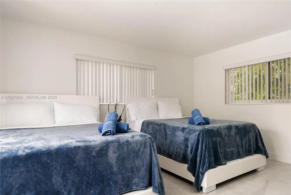 2555 NE 202nd St Miami, FL 33180