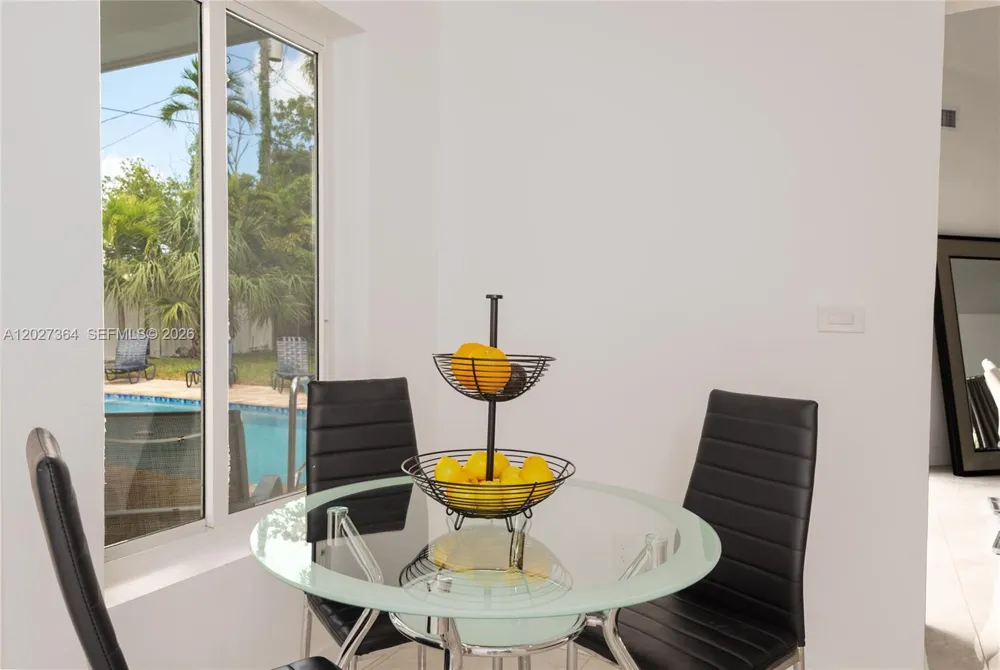 2555 NE 202nd St Miami, FL 33180