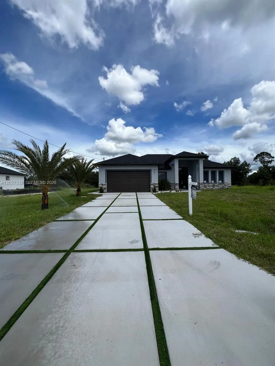 616 Maple Ave N Lehigh Acres, FL 33972