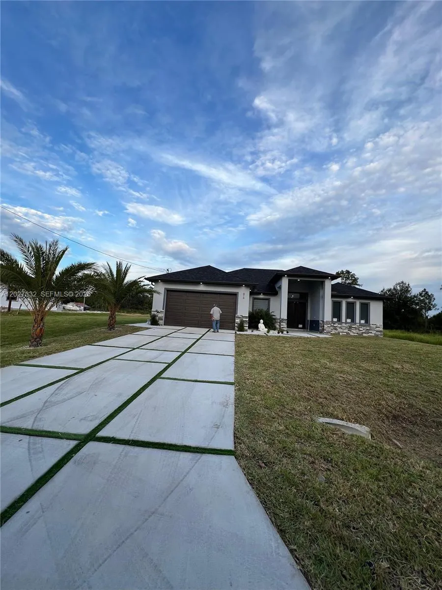 616 Maple Ave N Lehigh Acres, FL 33972