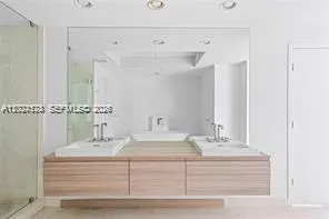 17111 Biscayne Blvd #1210 North Miami Beach, FL 33160