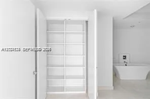 17111 Biscayne Blvd #1210 North Miami Beach, FL 33160