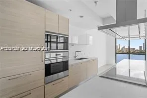 17111 Biscayne Blvd #1210 North Miami Beach, FL 33160