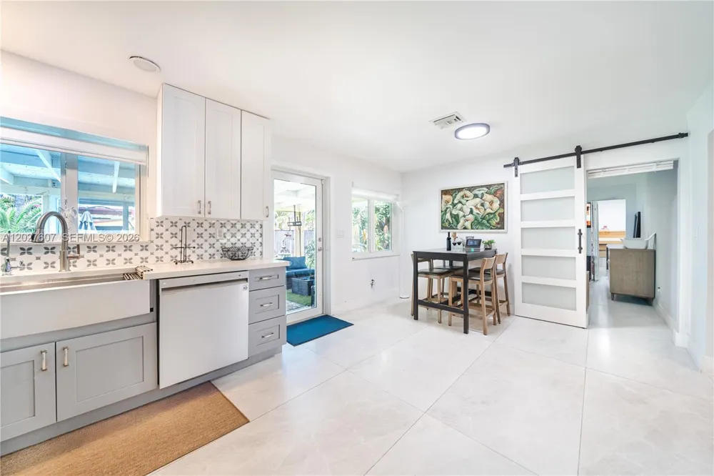 1101 NE 5th St Hallandale Beach, FL 33009