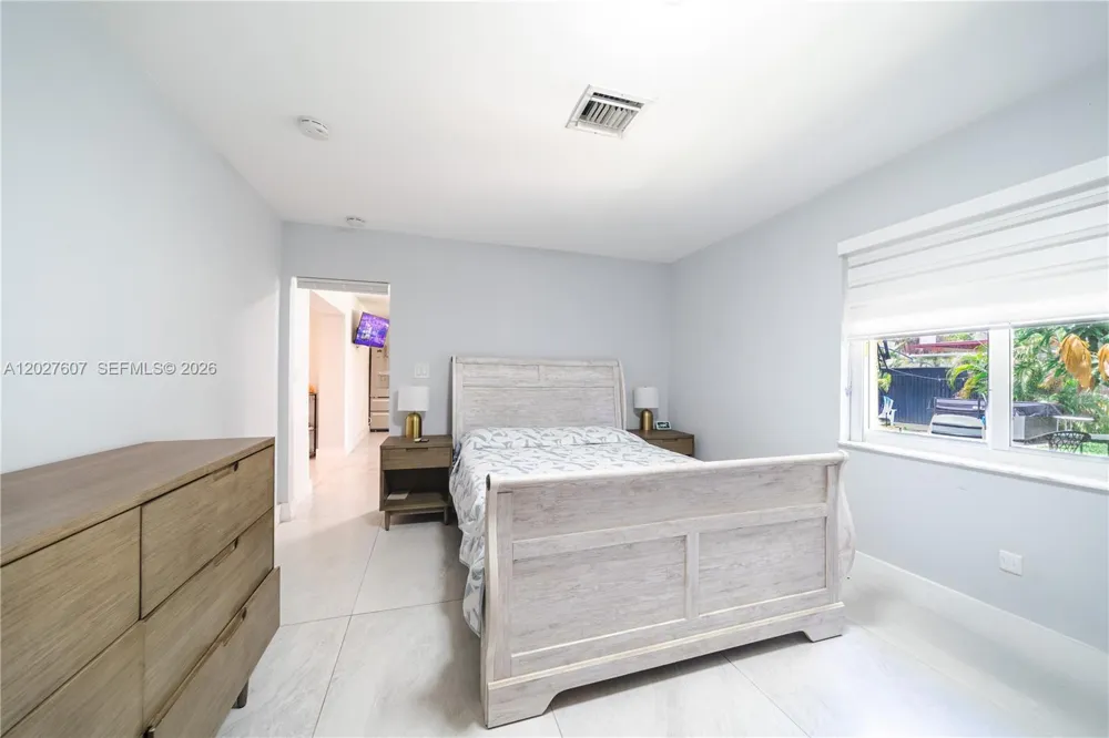 1101 NE 5th St Hallandale Beach, FL 33009
