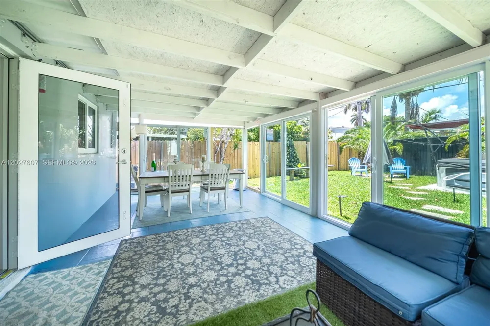 1101 NE 5th St Hallandale Beach, FL 33009