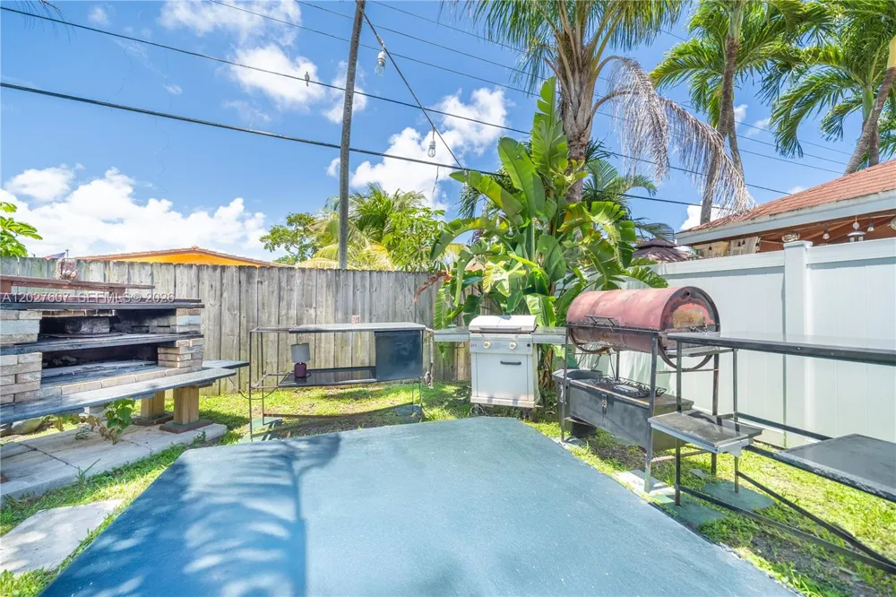 1101 NE 5th St Hallandale Beach, FL 33009