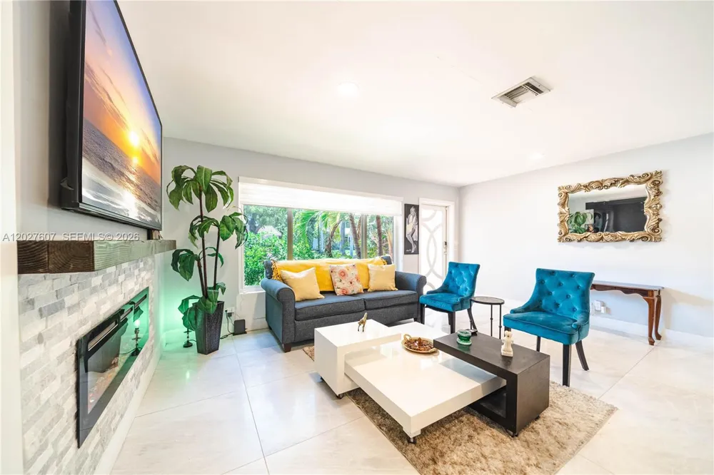 1101 NE 5th St Hallandale Beach, FL 33009