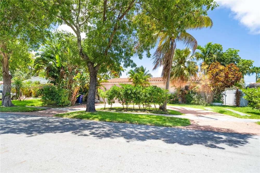 1101 NE 5th St Hallandale Beach, FL 33009