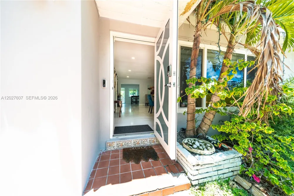 1101 NE 5th St Hallandale Beach, FL 33009
