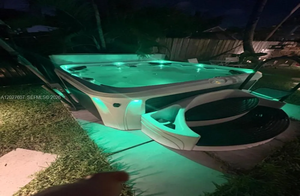 1101 NE 5th St Hallandale Beach, FL 33009