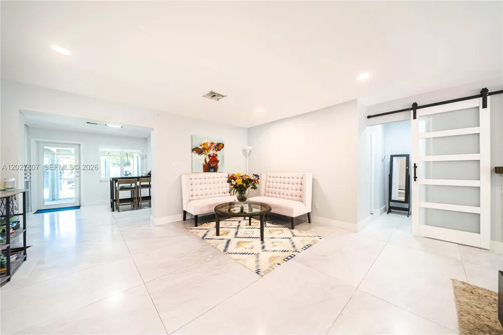 1101 NE 5th St Hallandale Beach, FL 33009