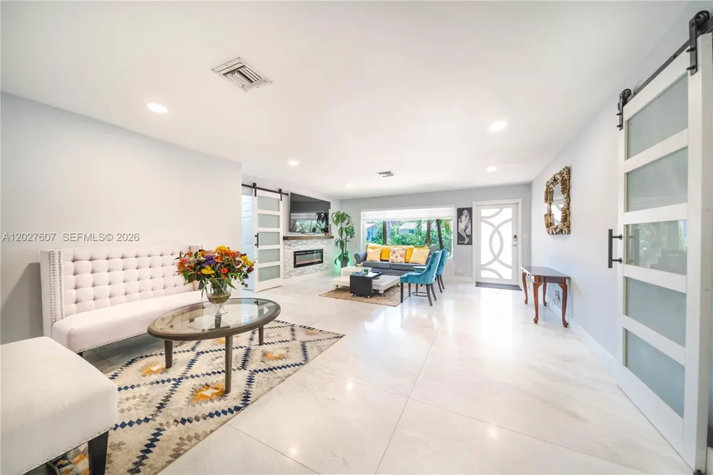 1101 NE 5th St Hallandale Beach, FL 33009