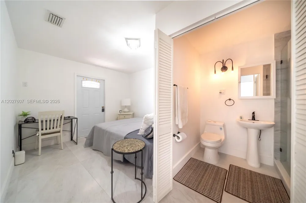 1101 NE 5th St Hallandale Beach, FL 33009