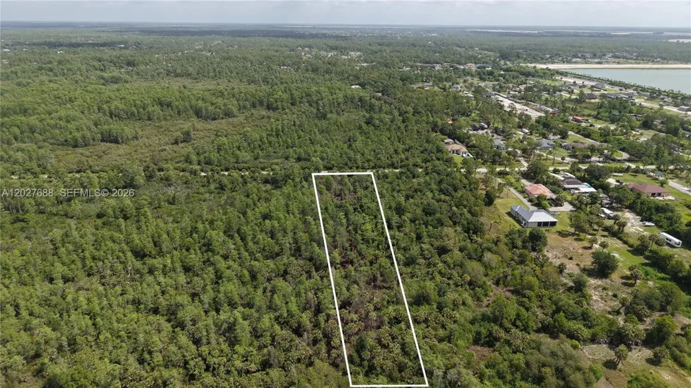 37th Avenue NE Naples, FL 34120