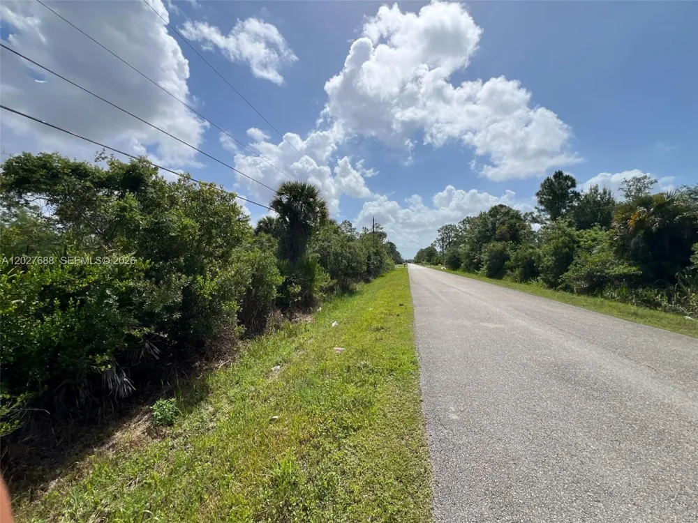 37th Avenue NE Naples, FL 34120
