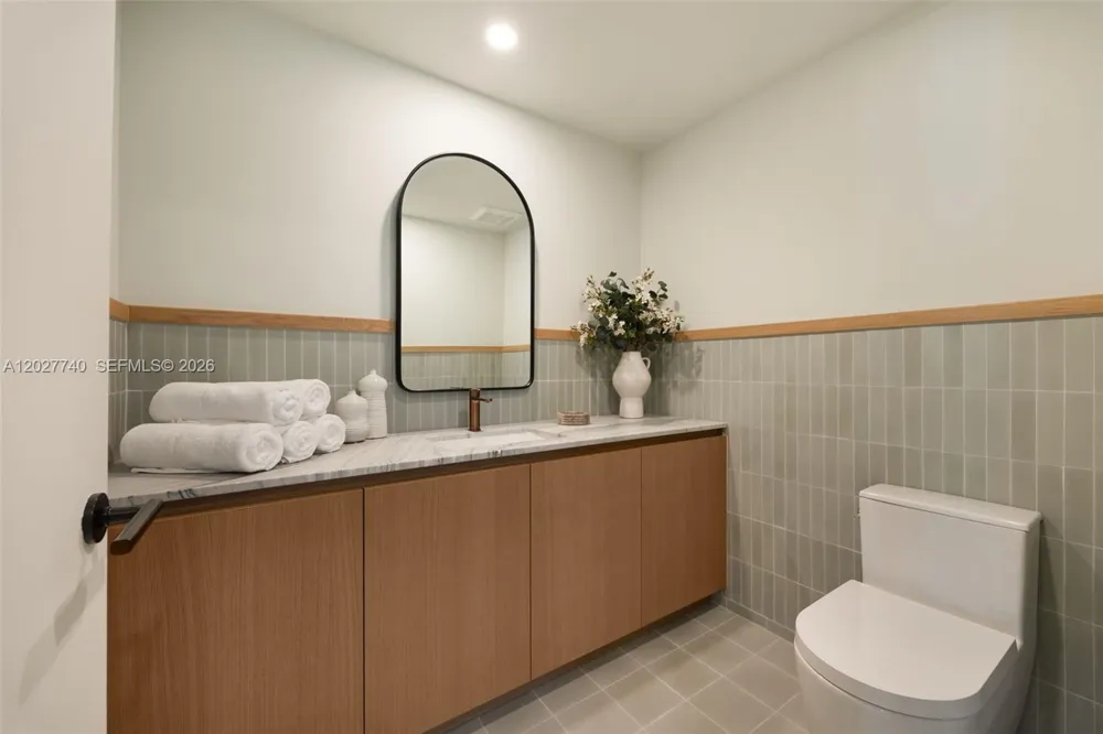 1177 Kane Concourse #404 Bay Harbor Islands, FL 33154