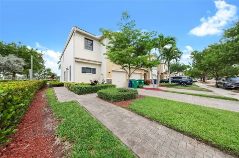 476 NE 194th Ter
