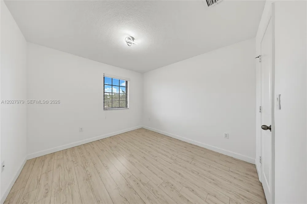 476 NE 194th Ter Miami, FL 33179