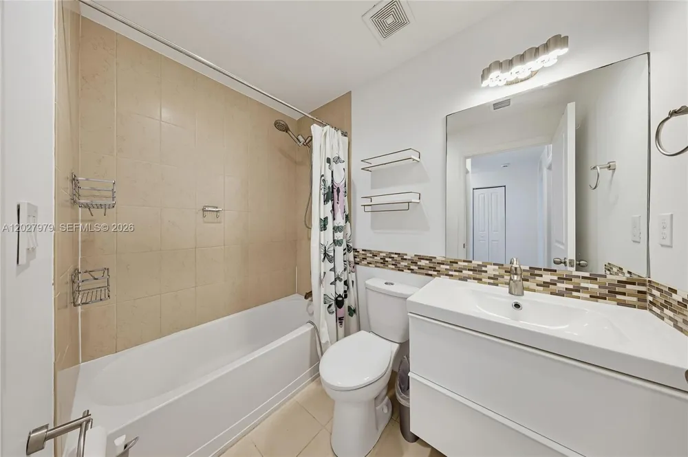 476 NE 194th Ter Miami, FL 33179
