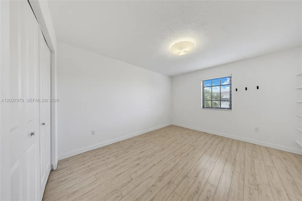 476 NE 194th Ter Miami, FL 33179