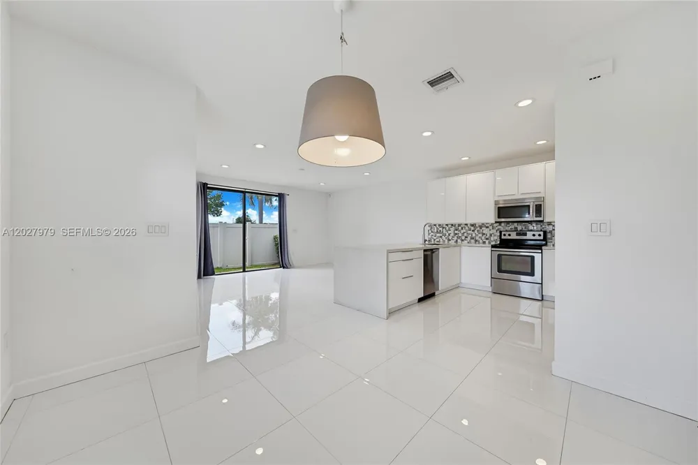 476 NE 194th Ter Miami, FL 33179