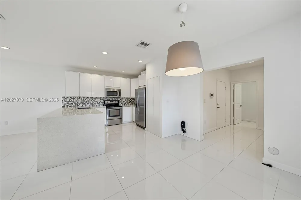 476 NE 194th Ter Miami, FL 33179