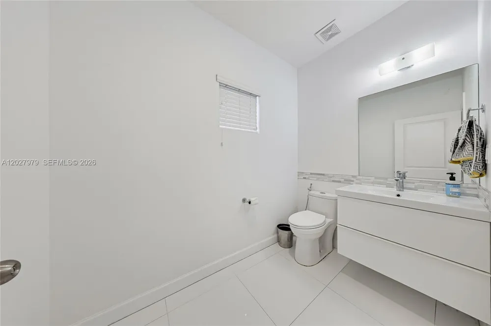 476 NE 194th Ter Miami, FL 33179