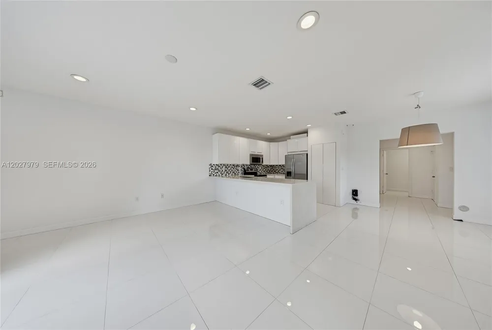 476 NE 194th Ter Miami, FL 33179
