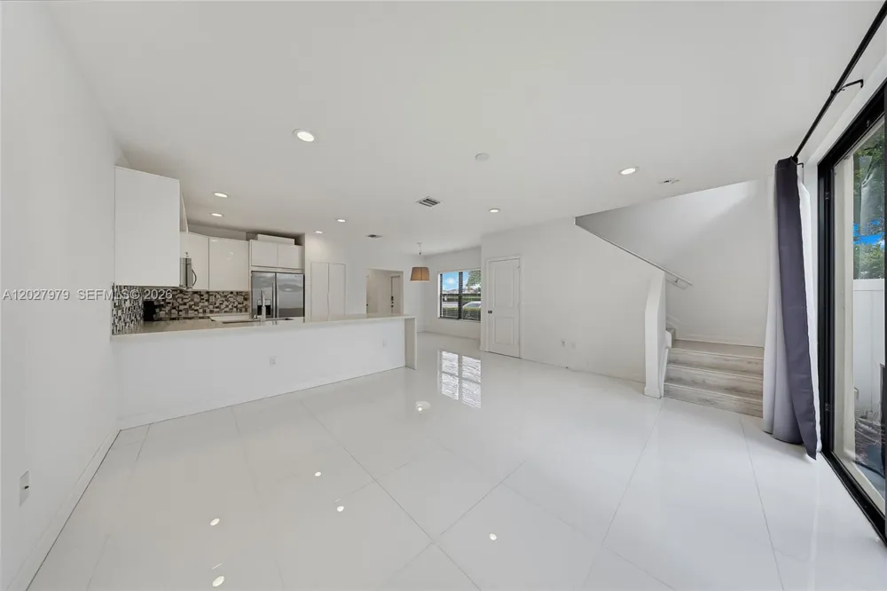 476 NE 194th Ter Miami, FL 33179